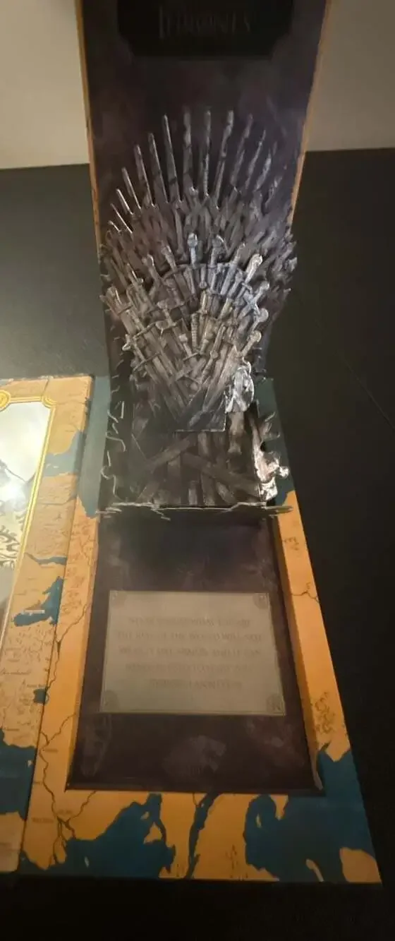 Limited Edition-Urban Decay‎ Game of Thrones Eyeshadow Palette